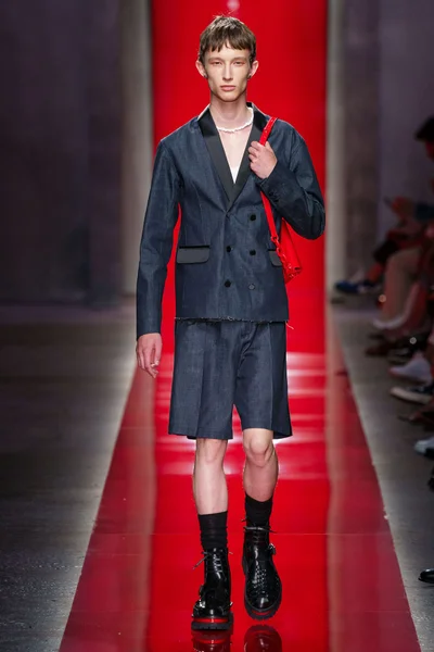 Look 24